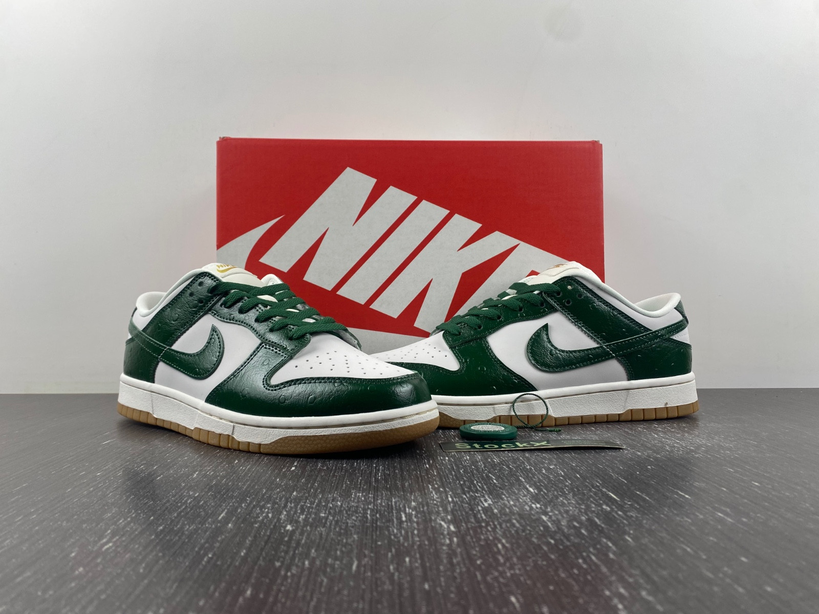 nike dunk low lx wmns gorge green fj2260-002