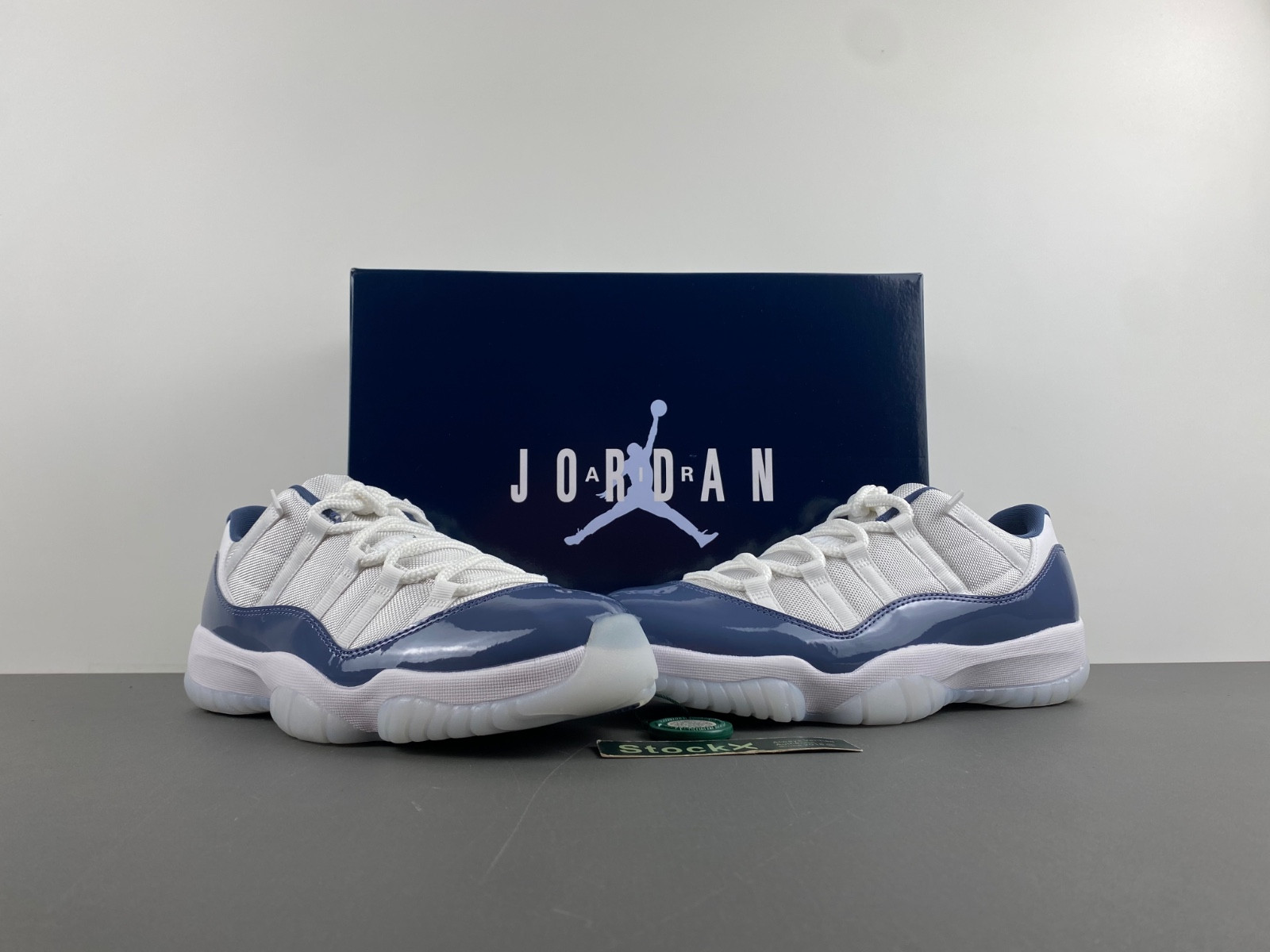 air jordan 11 low "midnight navy/diffused blue" fv5104-104