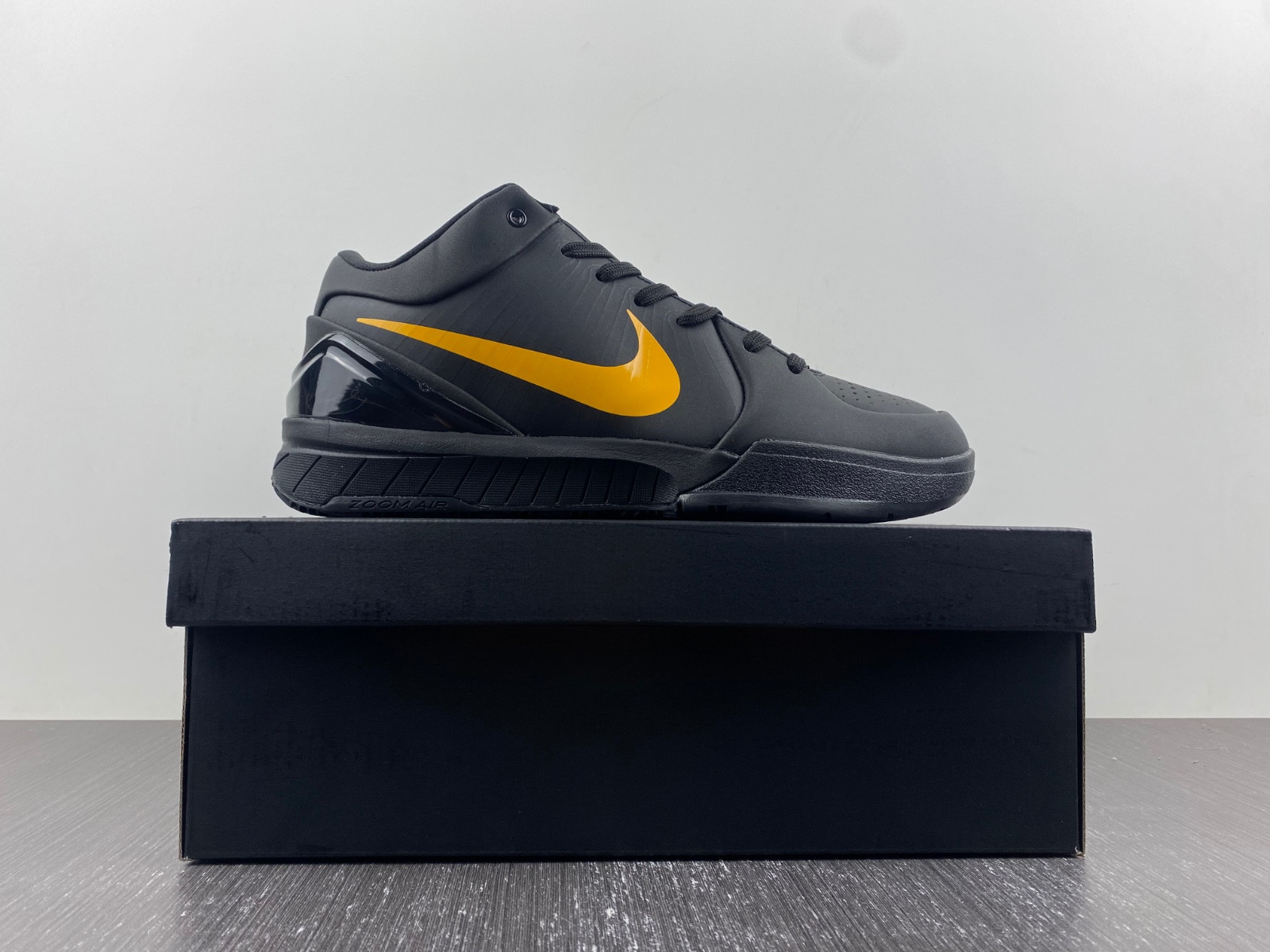 nike kobe 4 protro “black gold” fq3544-001
