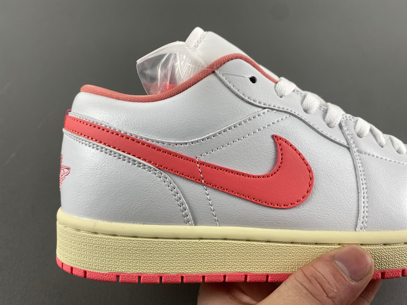 Air Jordan 1 Low "Pink Salt" DC0774-109