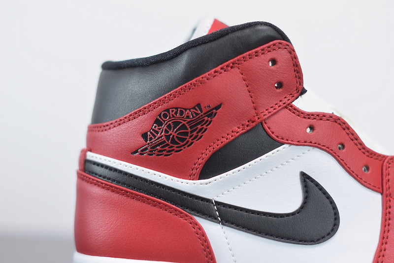air jordan 1 mid “chicago black toe” 554724-069