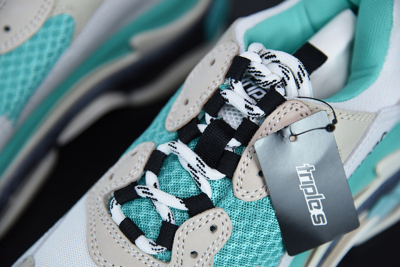 bc triple s trainer white 524039 w09oh 3005