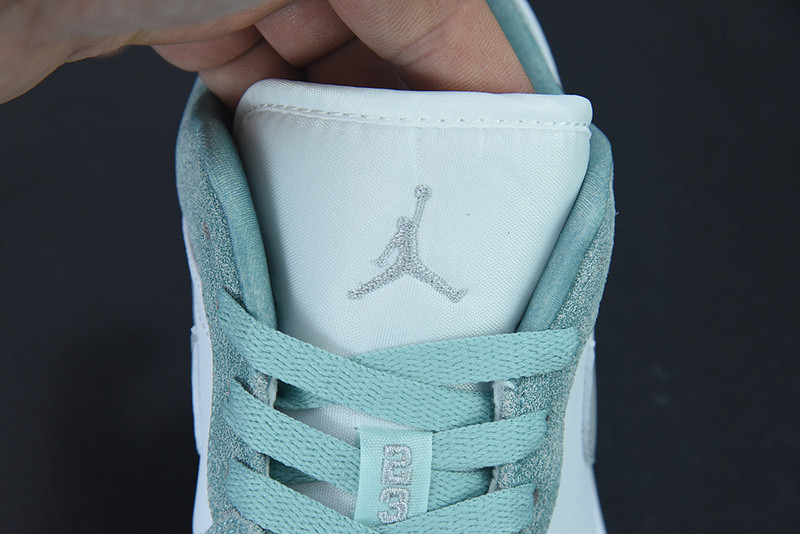 air jordan 1 low “new emerald” dn3705-301