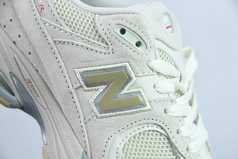NEW BALANCE SNEAKER