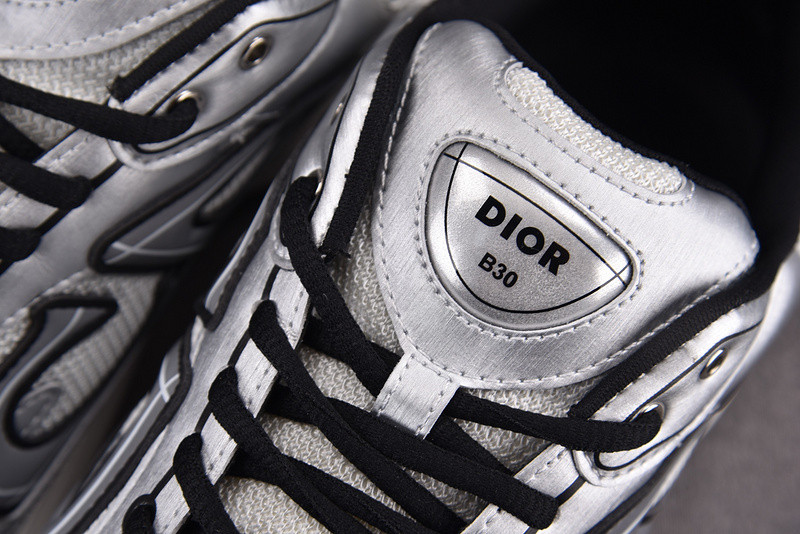 dio* sneaker