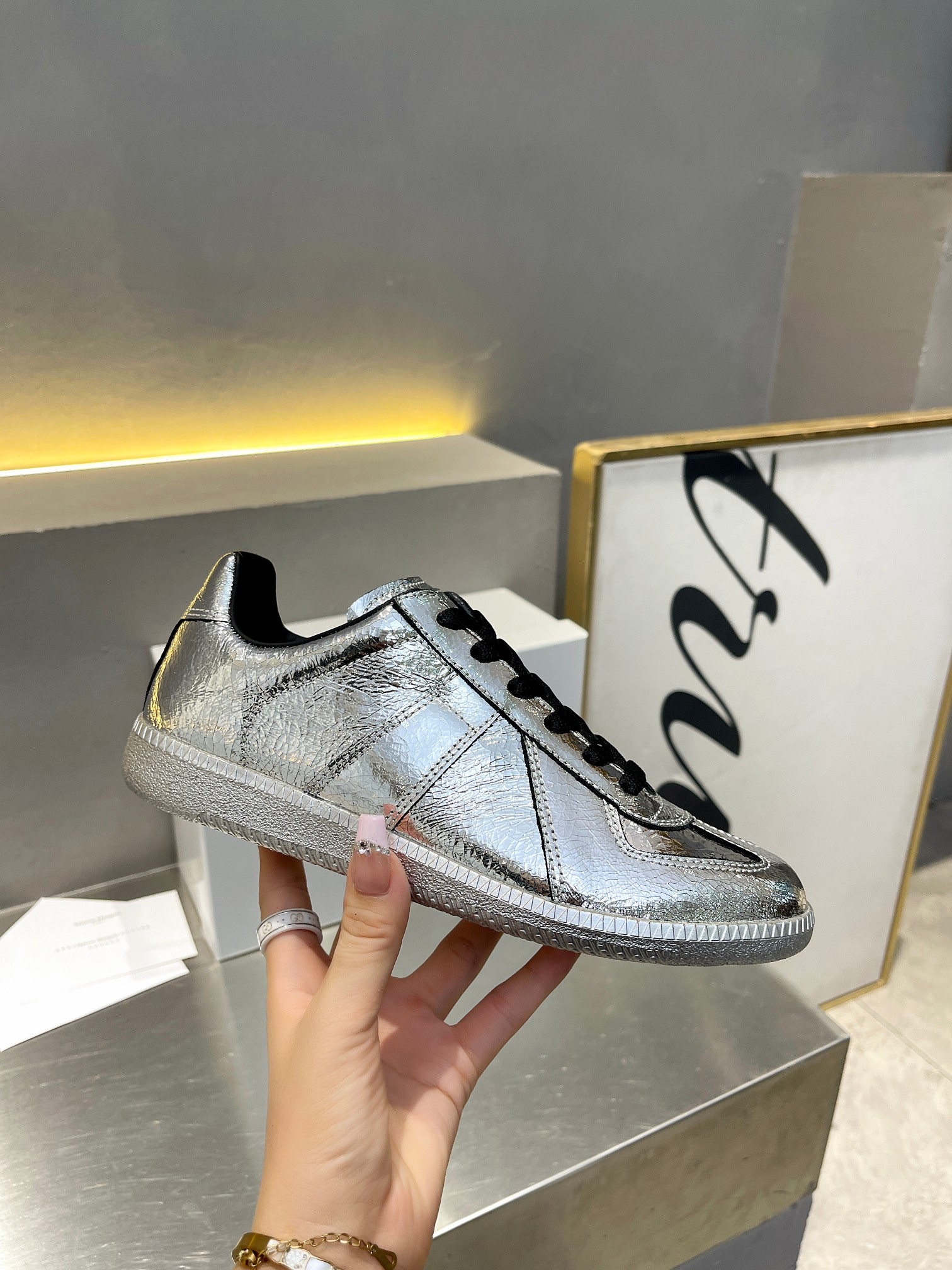 ma*s*n Ma*i*la sneaker